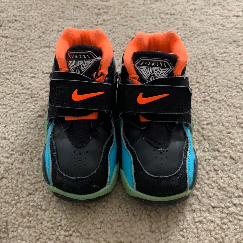 Nike Diamond Turf sneakers
